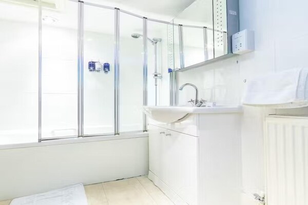 Foto van Boshuis in het centrum van het Forest of Dean - Vakantiehuis in Coleford - BathRoom