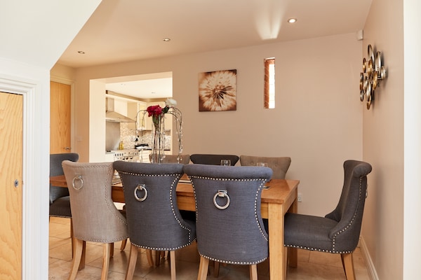 Foto van Schuur in Derby met Hot Tub & Uitzicht - Vakantiehuis in Ashbourne - DiningRoom