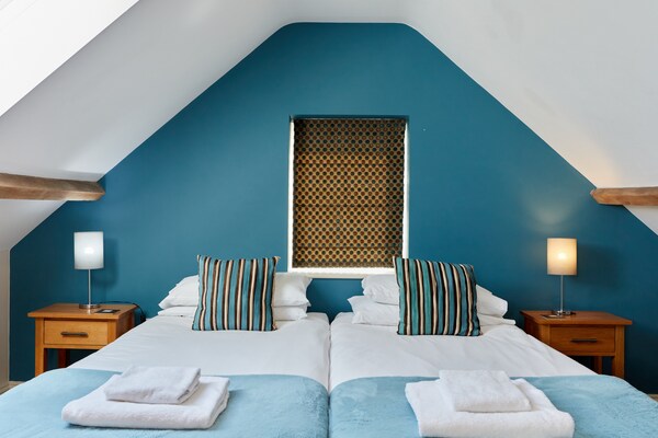 Foto van Schuur in Derby met Hot Tub & Uitzicht - Vakantiehuis in Ashbourne - BedRoom