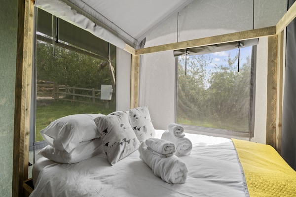 Foto van Safaritent bij Hertford Meer met Bubbelbad - Vakantiehuis in Hertford - BedRoom