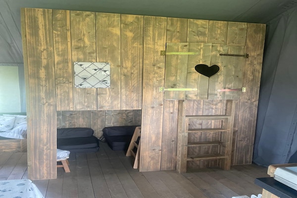 Foto van Safaritent bij Hertford Meer met Bubbelbad - Vakantiehuis in Hertford - BedRoom