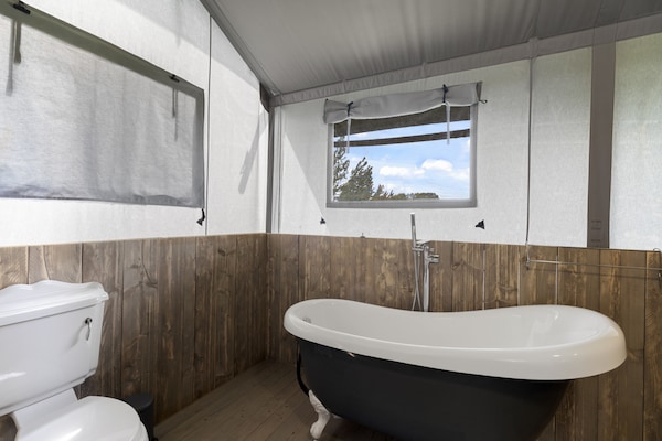 Foto van Safaritent bij Hertford Meer met Bubbelbad - Vakantiehuis in Hertford - BathRoom