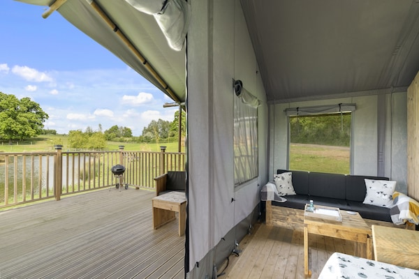 Foto van Safaritent bij Hertford Meer met Bubbelbad - Vakantiehuis in Hertford - TerraceBalcony