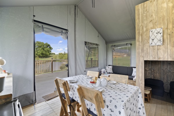 Foto van Safaritent bij Hertford Meer met Bubbelbad - Vakantiehuis in Hertford - LivingRoom