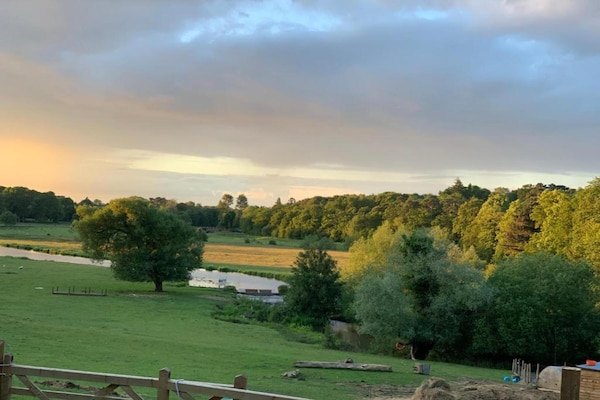 Foto van Safaritent bij Hertford Meer met Bubbelbad - Vakantiehuis in Hertford - AreaSummer20KM
