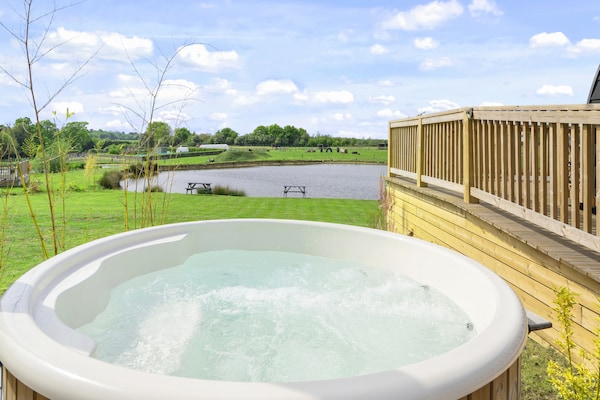 Foto van Safaritent bij Hertford Meer met Bubbelbad - Vakantiehuis in Hertford - Outdoor
