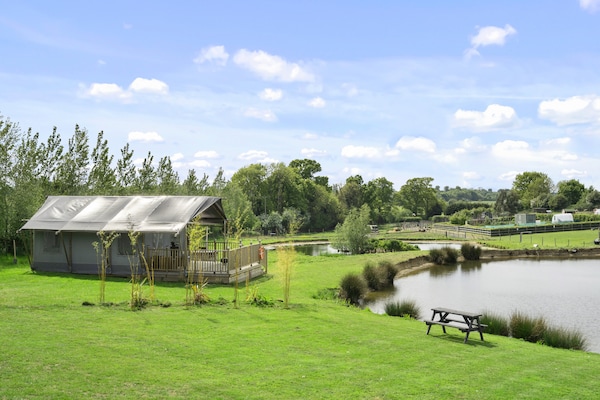 Foto van Safaritent bij Hertford Meer met Bubbelbad - Vakantiehuis in Hertford - Outdoor