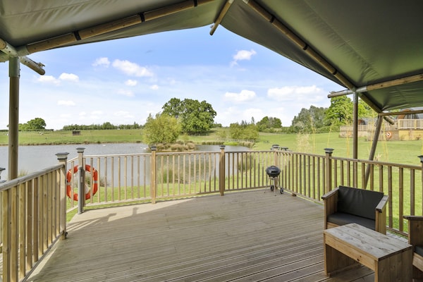 Foto van Safaritent bij Hertford Meer met Bubbelbad - Vakantiehuis in Hertford - Outdoor
