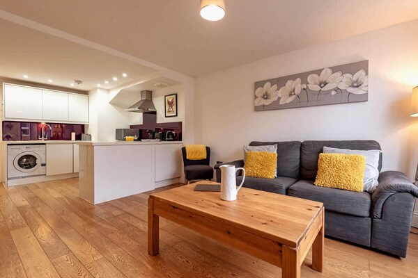 Foto van 2-slaapkamerappartement in Newbury voor 7 - Vakantiehuis in West Berkshire - LivingRoom
