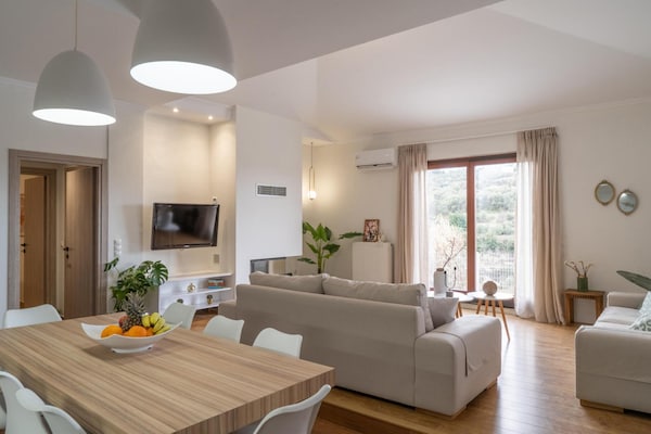 Foto van Villa in Kastellákia met Zwembad & BBQ - Vakantiehuis in Rethymno - LivingRoom