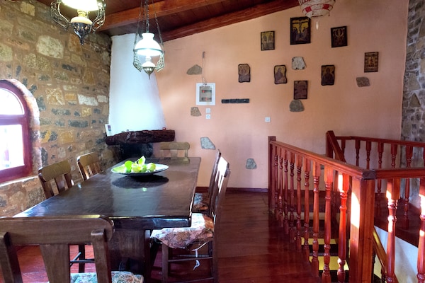 Foto van Stenen Huis in Elounda met Uitzicht - Vakantiehuis in Elounda - DiningRoom