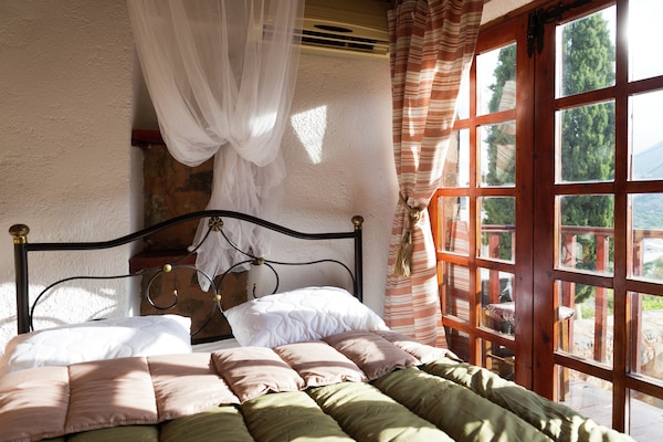 Foto van Stenen Huis in Elounda met Uitzicht - Vakantiehuis in Elounda - BedRoom