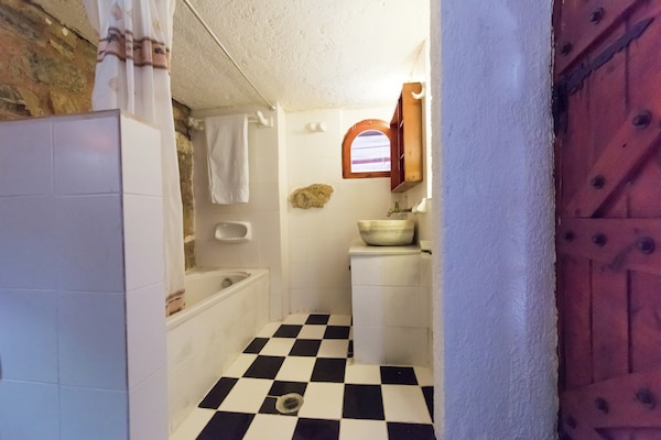 Foto van Stenen Huis in Elounda met Uitzicht - Vakantiehuis in Elounda - BathRoom