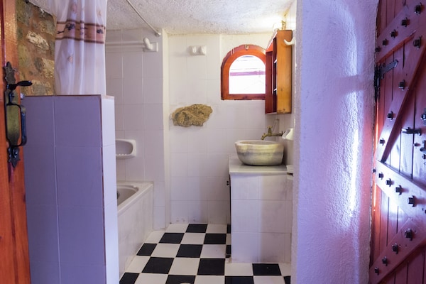 Foto van Stenen Huis in Elounda met Uitzicht - Vakantiehuis in Elounda - BathRoom