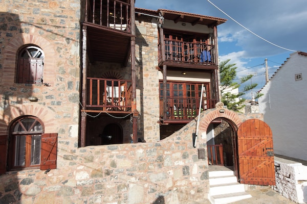 Foto van Stenen Huis in Elounda met Uitzicht - Vakantiehuis in Elounda - ExteriorSummer