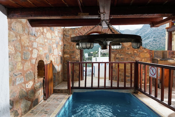 Foto van Stenen Huis in Elounda met Uitzicht - Vakantiehuis in Elounda - PoolOfHouse