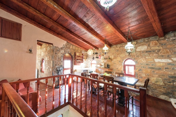 Foto van Stenen Huis in Elounda met Uitzicht - Vakantiehuis in Elounda - LivingRoom