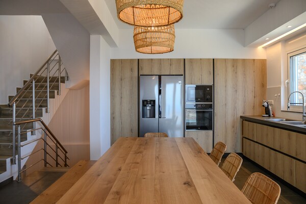 Foto van Villa in Elounda met Zwembad en Uitzicht - Vakantiehuis in Elounda - DiningRoom