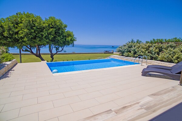 Foto van Villa bij Laki Beach met Zwembad - Vakantiehuis in Frangocastello - Outdoor