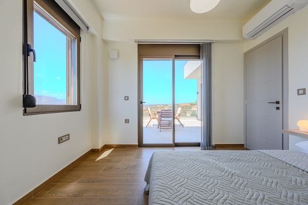 Foto van Villa in Sternes met zwembad en bergzicht - Vakantiehuis in Sternes - BedRoom