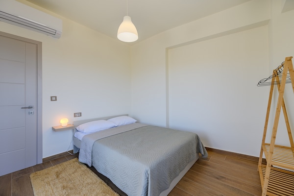 Foto van Villa in Sternes met zwembad en bergzicht - Vakantiehuis in Sternes - BedRoom