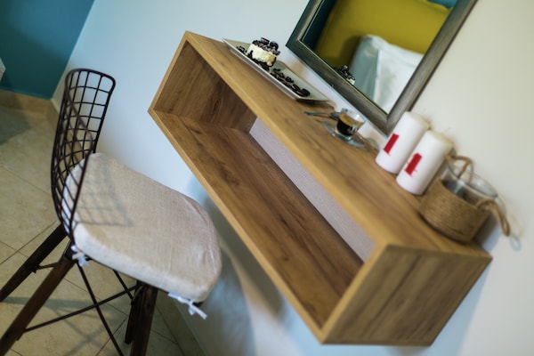 Foto van Villa in Adele met zwembad en olijfboomzicht - Vakantiehuis in Adèle - BedRoom