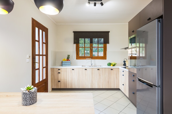 Foto van Villa in Adele met zwembad en olijfboomzicht - Vakantiehuis in Adèle - Kitchen