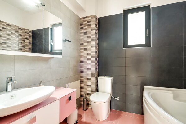 Foto van Villa op Kreta met Uitzicht op Zee - Vakantiehuis in Adelianos Kampos - BathRoom