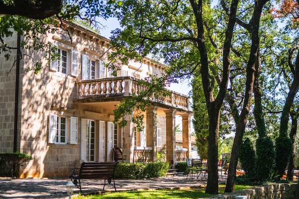 Foto van Villa in Čilipi bij Dubrovnik met Zwembad - Vakantiehuis in Dubrovnik - ExteriorSummer