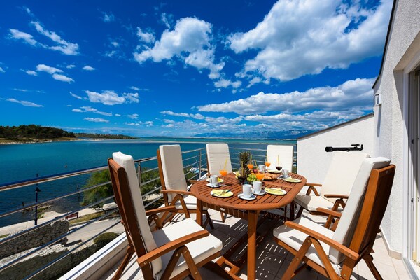 Foto van Villa in Nin met Zeezicht en Strand - Vakantiehuis in Nin - ViewSummer