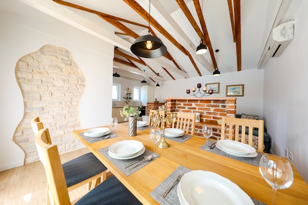 Foto van Villa in Pridraga met privézwembad - Vakantiehuis in Pridraga - DiningRoom