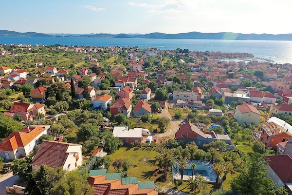 Foto van Appartement in Bibinje met zwembad bij zee - Vakantiehuis in Bibinje - AreaSummer1KM