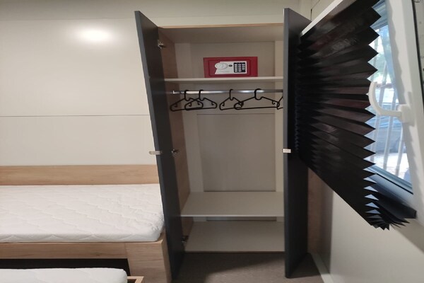 Foto van Dalmatino Pleasure Mobile Home - Two Bedroom Mobile Home with Terrace - Indoor