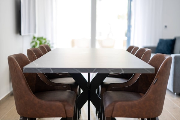 Foto van Luxury Living at Horizon Retreat - Premium Two Bedroom Apartment - DiningRoom