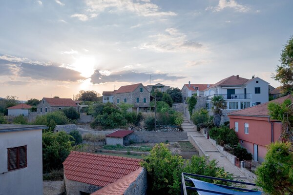 Foto van Mooi ingericht huis met dakterras - Vakantiehuis in Vrboska - ViewSummer