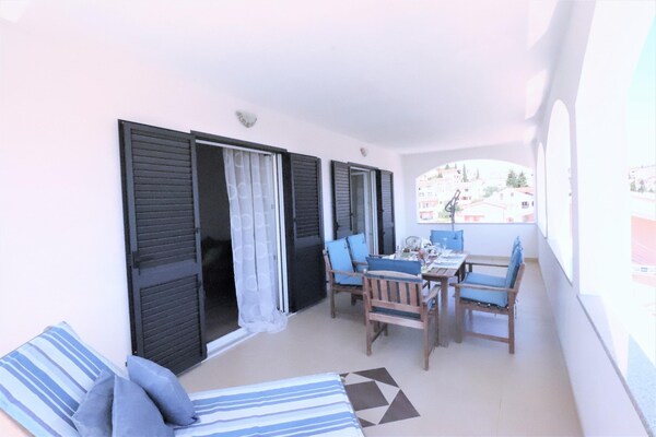 Foto van Appartement in Čiovo met groot balkon - Vakantiehuis in Okrug Gornji - TerraceBalcony