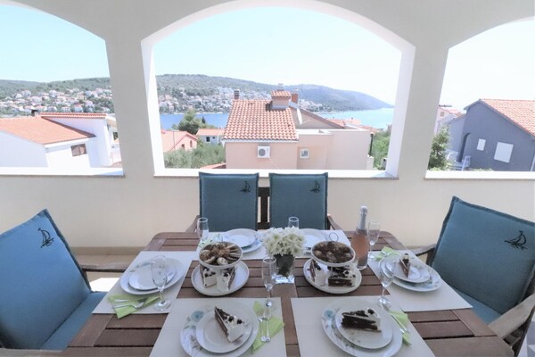 Foto van Appartement in Čiovo met groot balkon - Vakantiehuis in Okrug Gornji - TerraceBalcony