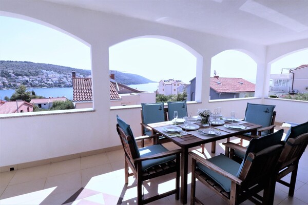 Foto van Appartement in Čiovo met groot balkon - Vakantiehuis in Okrug Gornji - ViewSummer