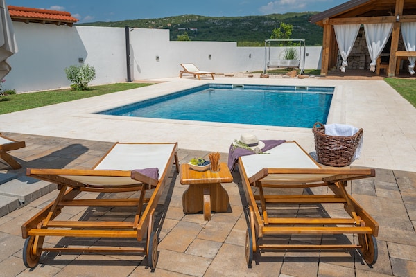 Foto van Gezellige bergvilla voor 10 personen in Slivno - Vakantiehuis in Slivno - PoolOfHouse