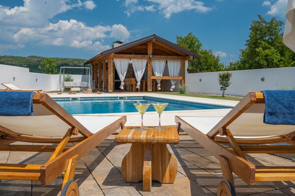 Foto van Gezellige bergvilla voor 10 personen in Slivno - Vakantiehuis in Slivno - PoolOfHouse