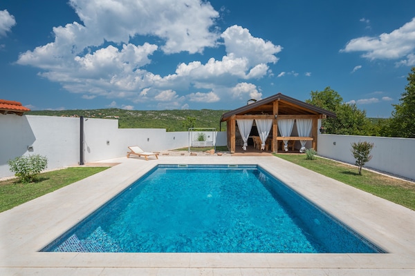 Foto van Gezellige bergvilla voor 10 personen in Slivno - Vakantiehuis in Slivno - PoolOfHouse