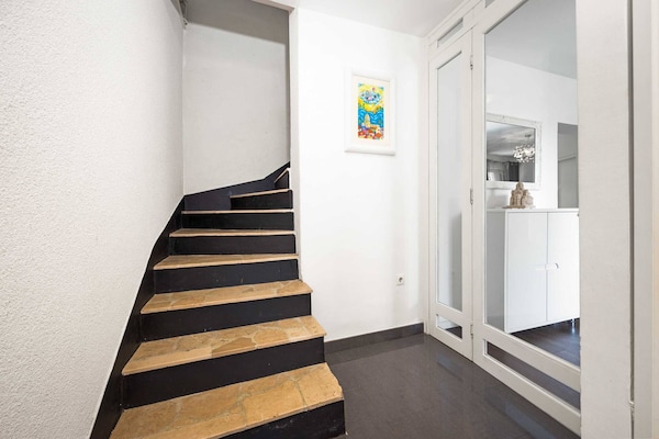 Foto van Ruim appartement in Brodarica met tuin - Vakantiehuis in Šibenik-Brodarica - Landing