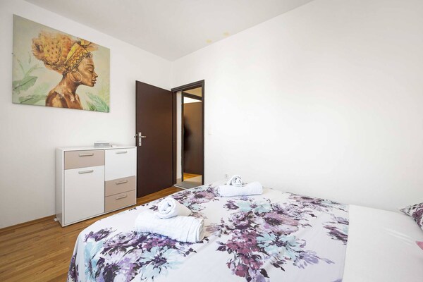 Foto van Ruim appartement in Brodarica met tuin - Vakantiehuis in Šibenik-Brodarica - BedRoom