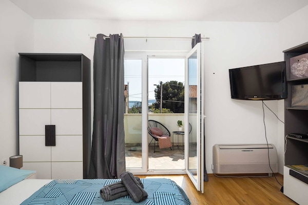 Foto van Ruim appartement in Brodarica met tuin - Vakantiehuis in Šibenik-Brodarica - BedRoom