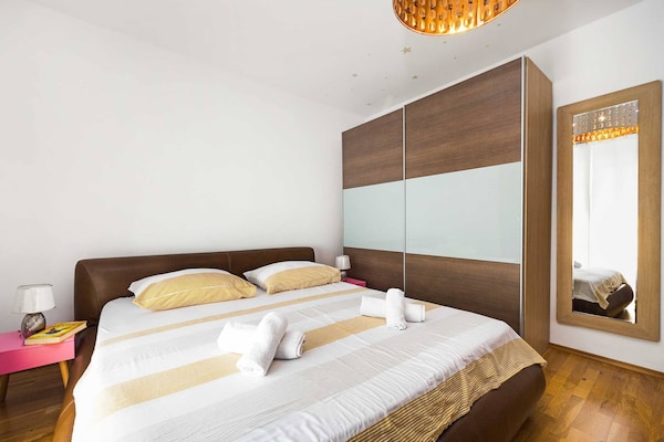 Foto van Ruim appartement in Brodarica met tuin - Vakantiehuis in Šibenik-Brodarica - BedRoom