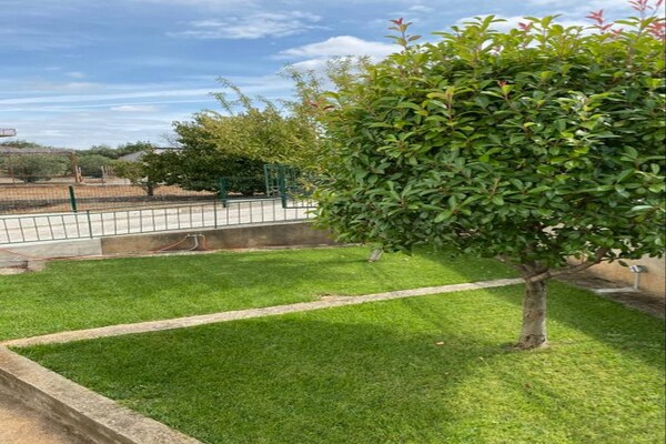 Foto van Ruim appartement in Brodarica met tuin - Vakantiehuis in Šibenik-Brodarica - GardenSummer