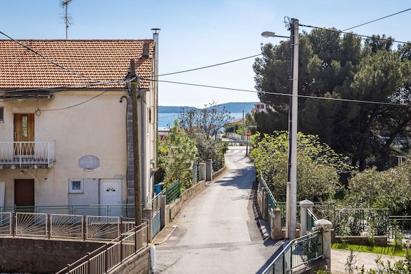 Foto van Ruim appartement in Brodarica met tuin - Vakantiehuis in Šibenik-Brodarica - AreaSummer1KM