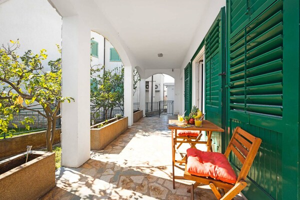 Foto van Ruim appartement in Brodarica met tuin - Vakantiehuis in Šibenik-Brodarica - terrace