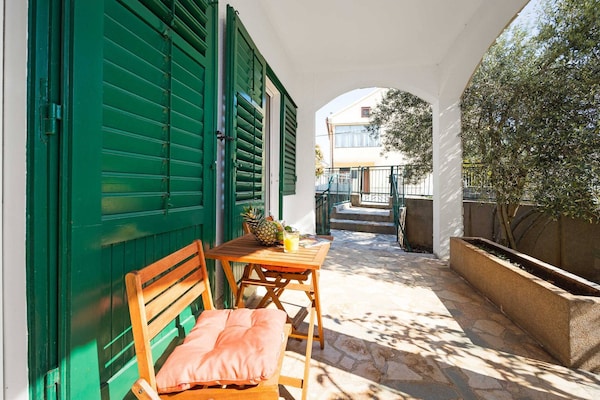 Foto van Ruim appartement in Brodarica met tuin - Vakantiehuis in Šibenik-Brodarica - terrace