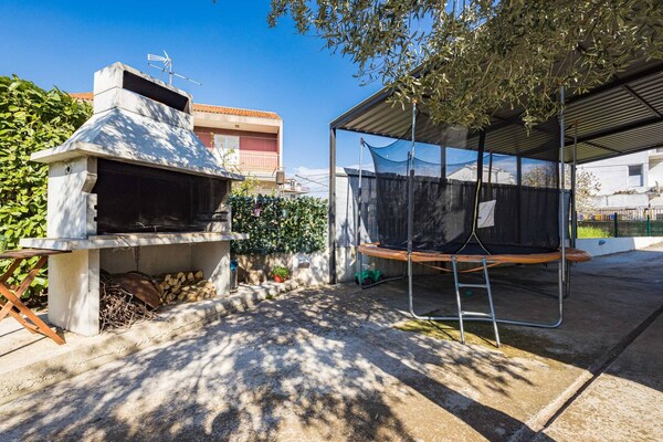 Foto van Ruim appartement in Brodarica met tuin - Vakantiehuis in Šibenik-Brodarica - terrace